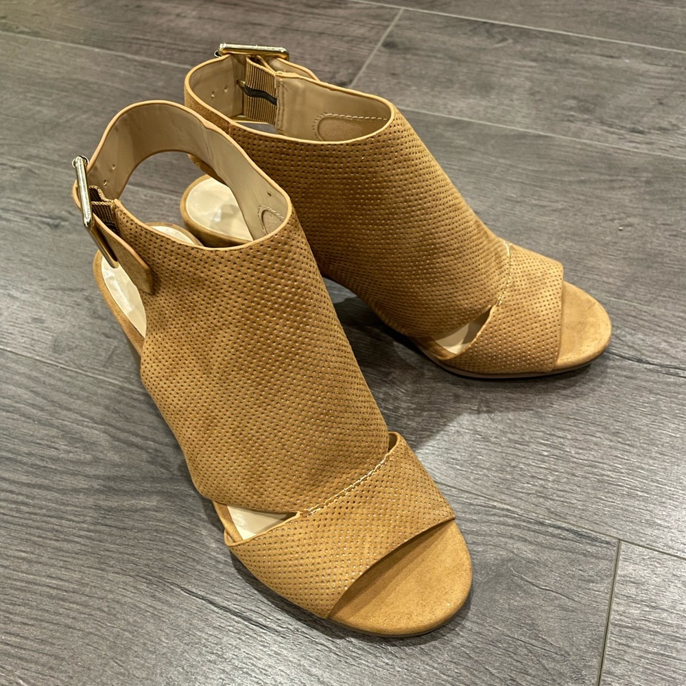 Expressions block heels size 6